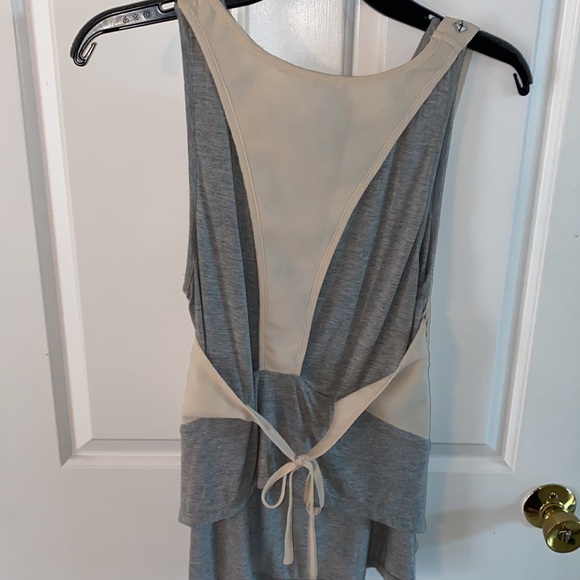 Pretty top size small - Picture 6 of 7